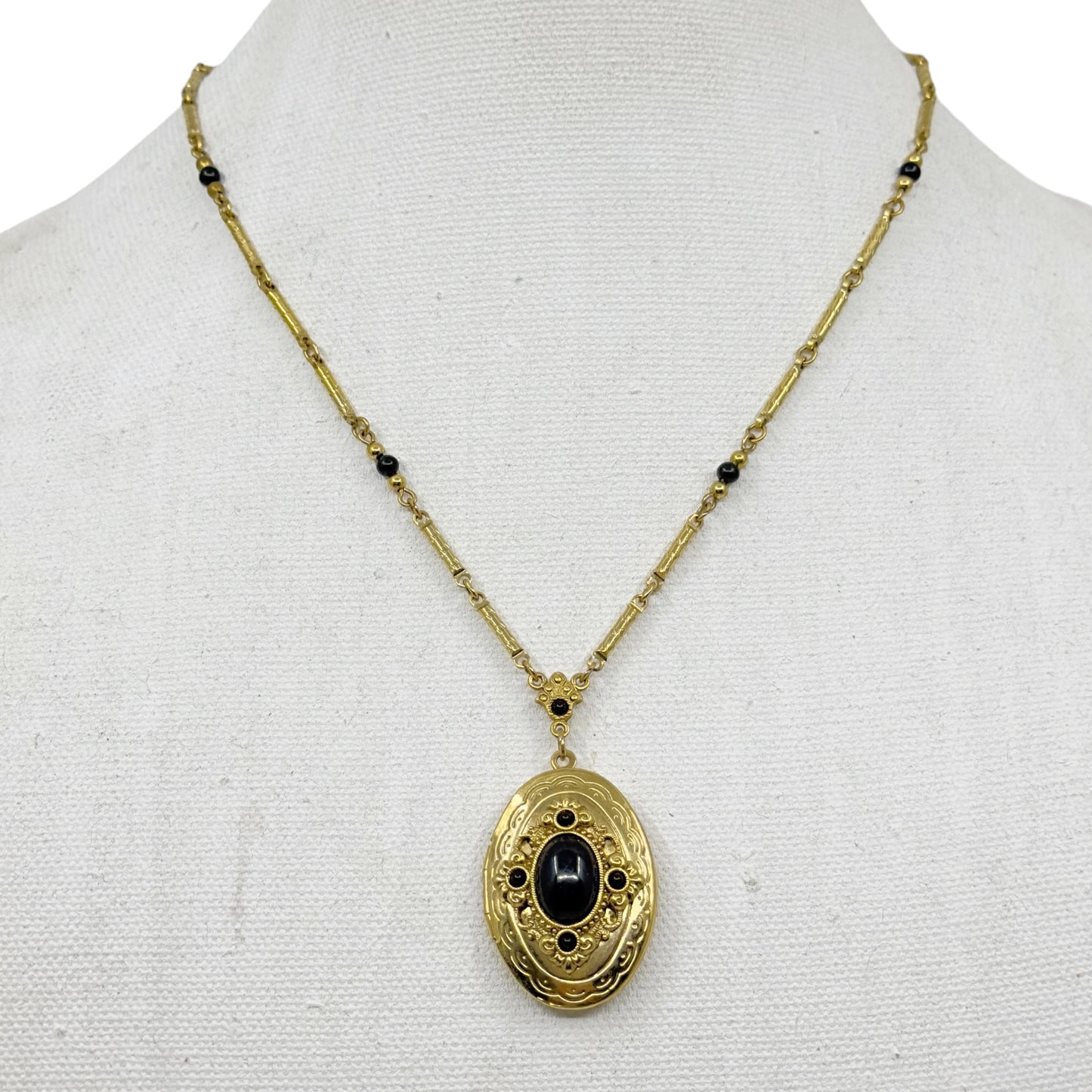 Vintage 1928 Gold tone locket pendant necklace