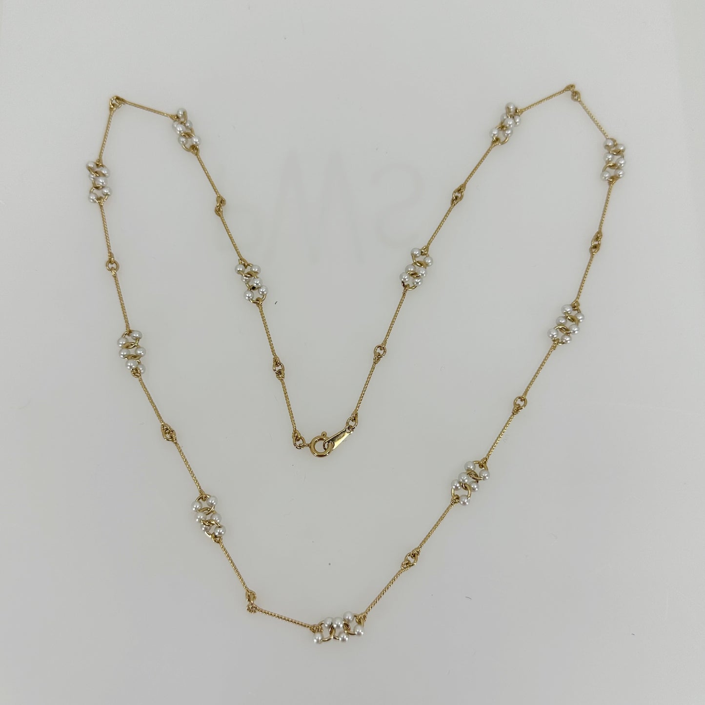 Avon Gold tone pearl necklace