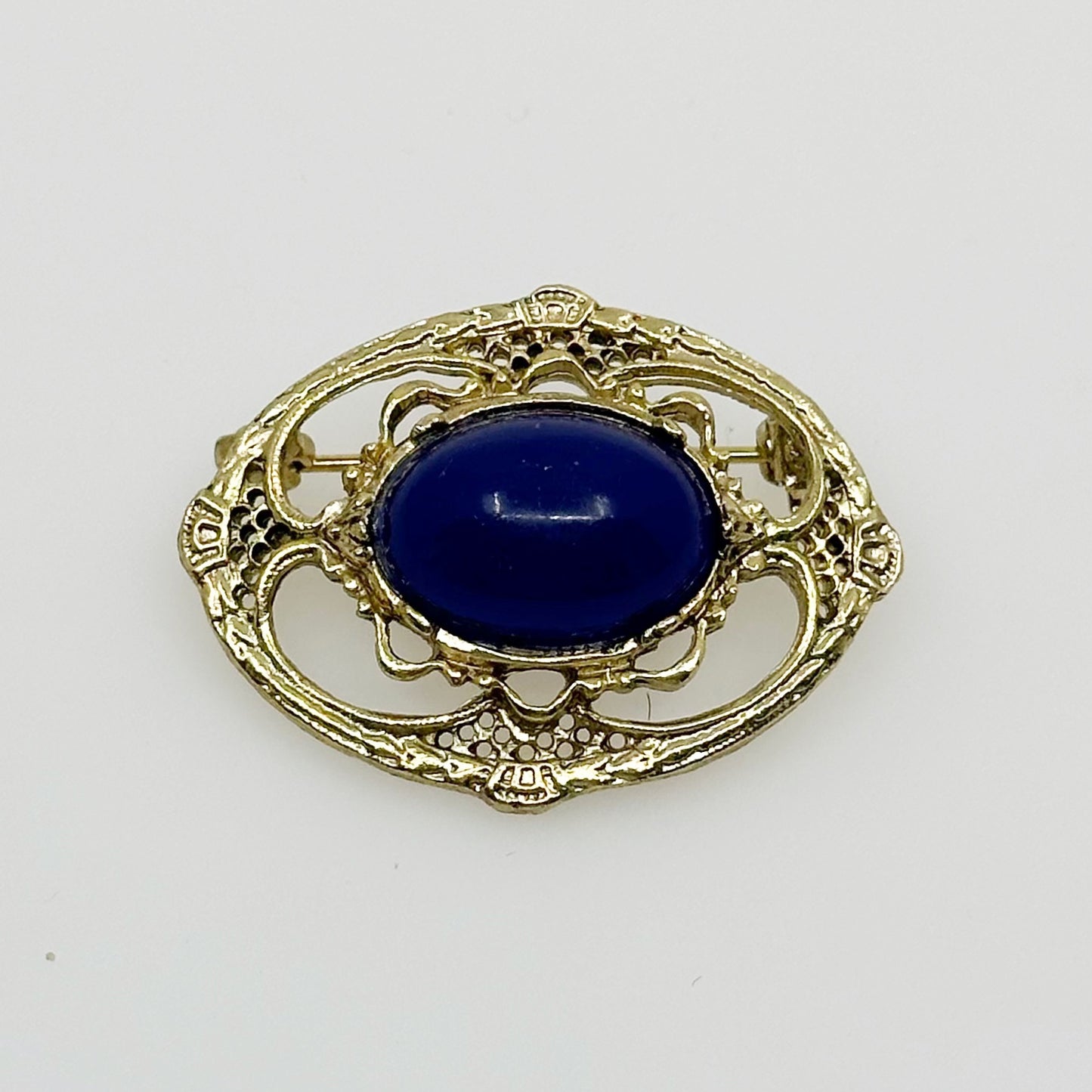 Vintage Gold tone lapis lazuli lucite cabochon brooch