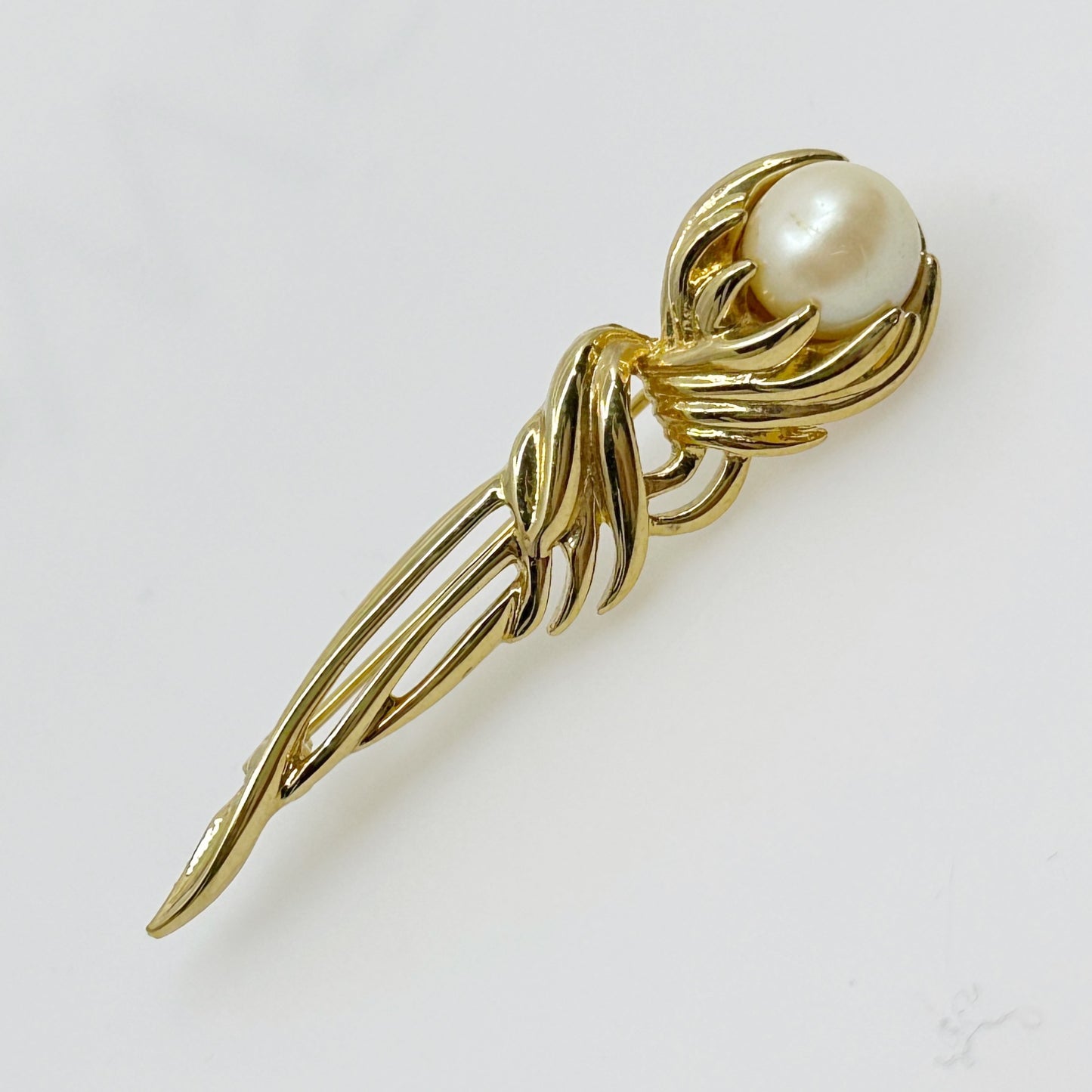 Vintage Gold tone pearl brooch