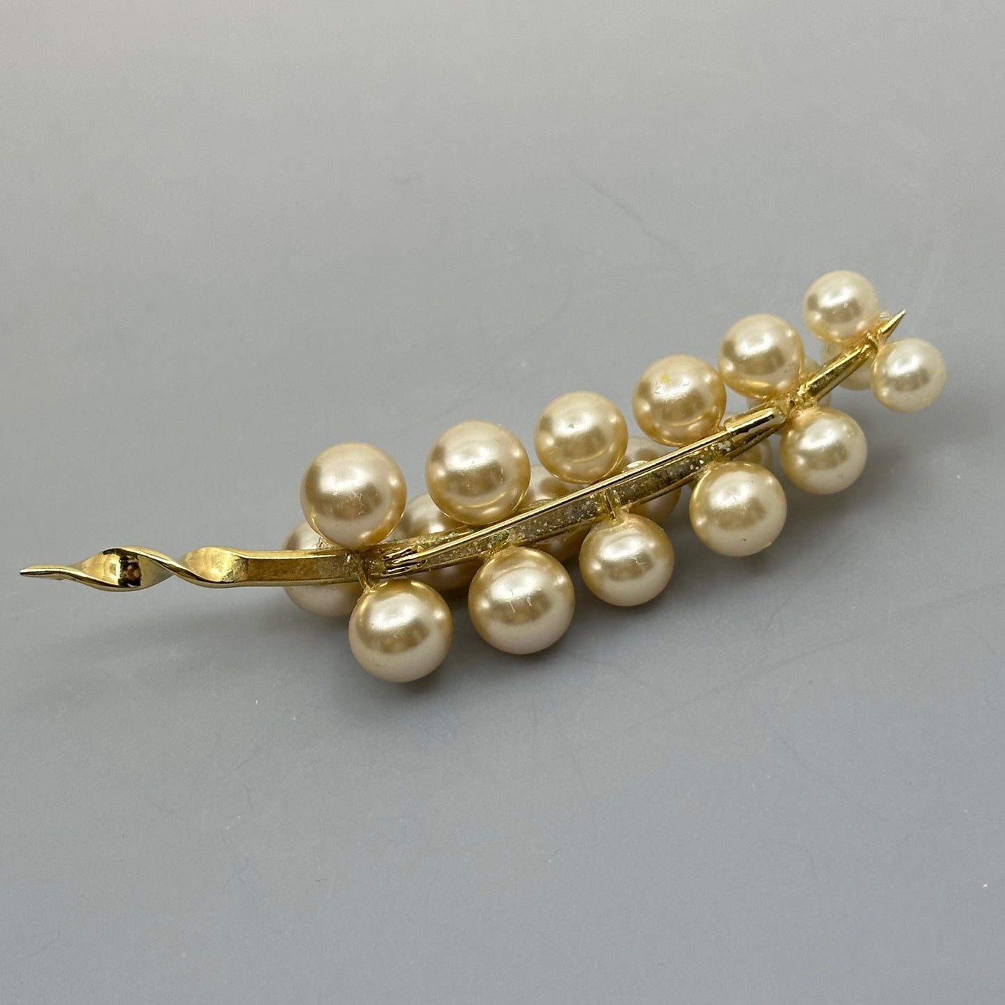 Oversized Vintage Gold tone pearl brooch