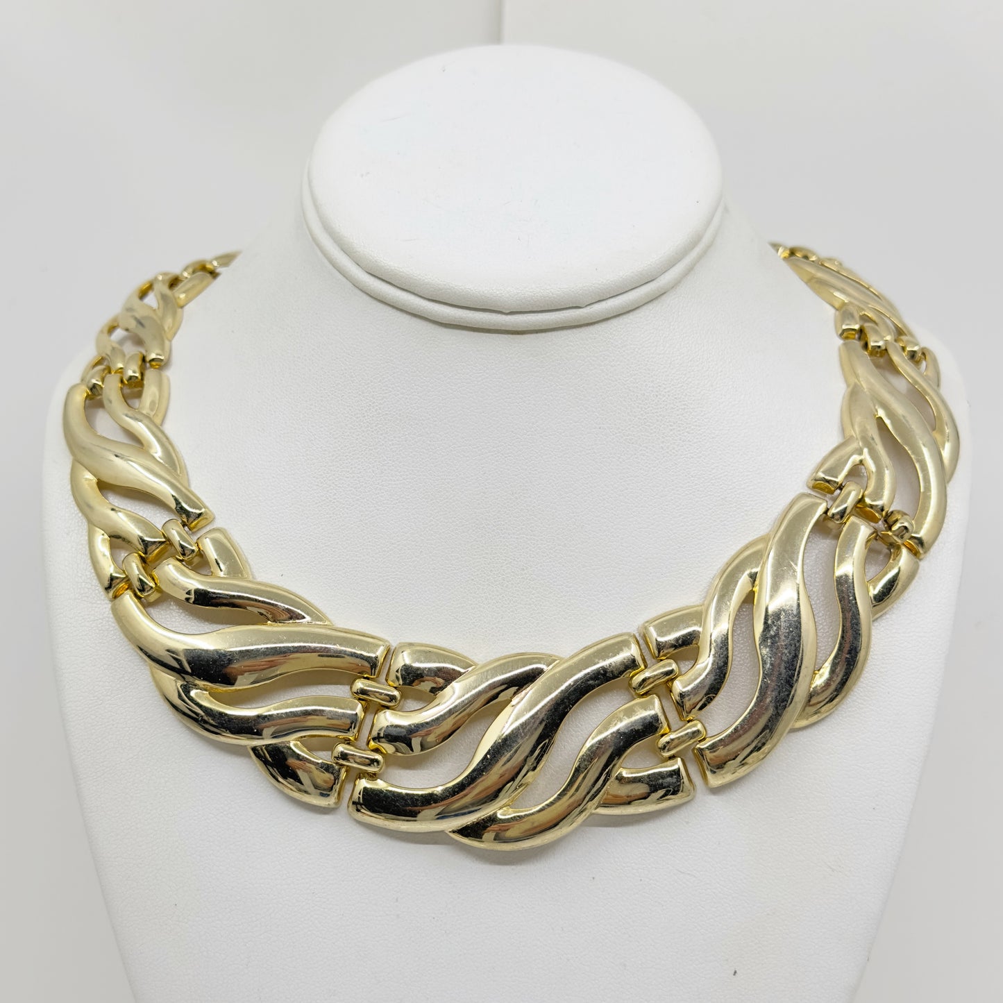 Vintage Gold tone necklace