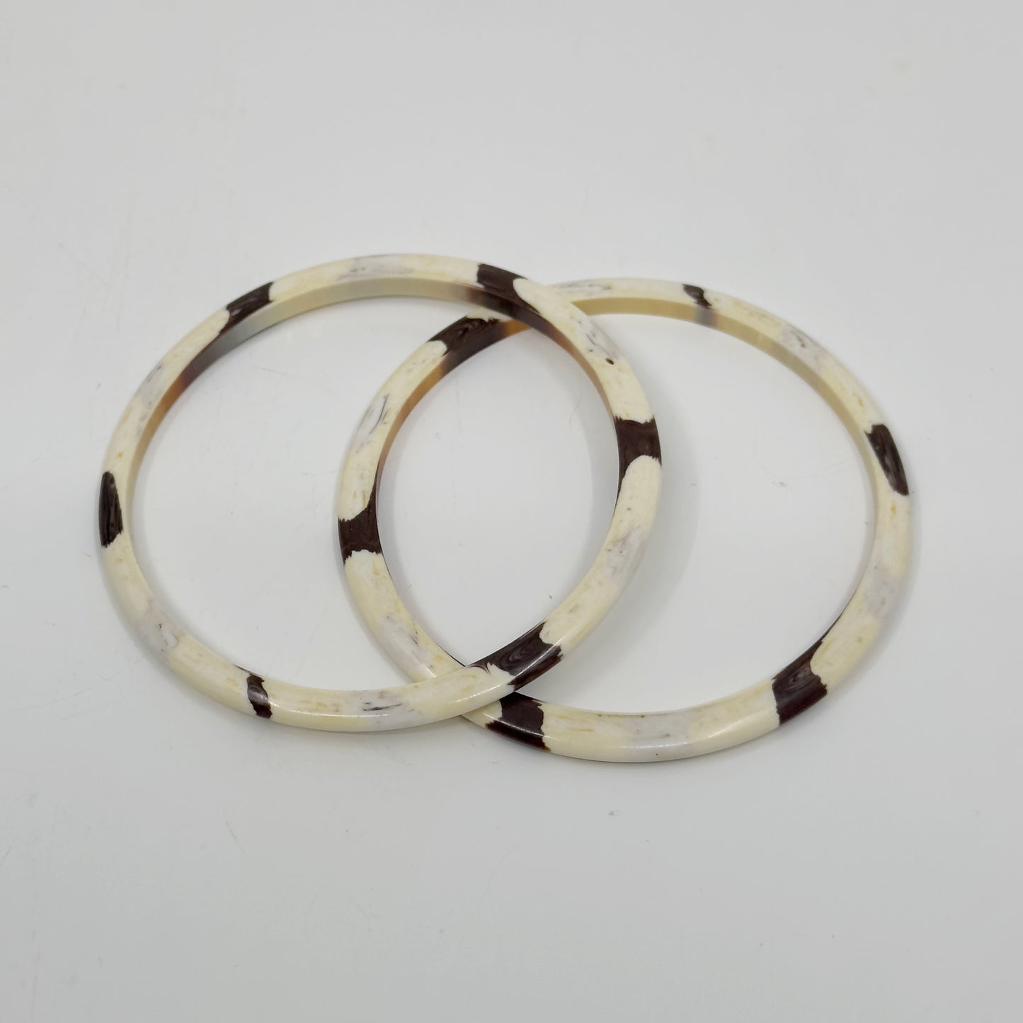 2 Vintage lucite bangle bracelet set