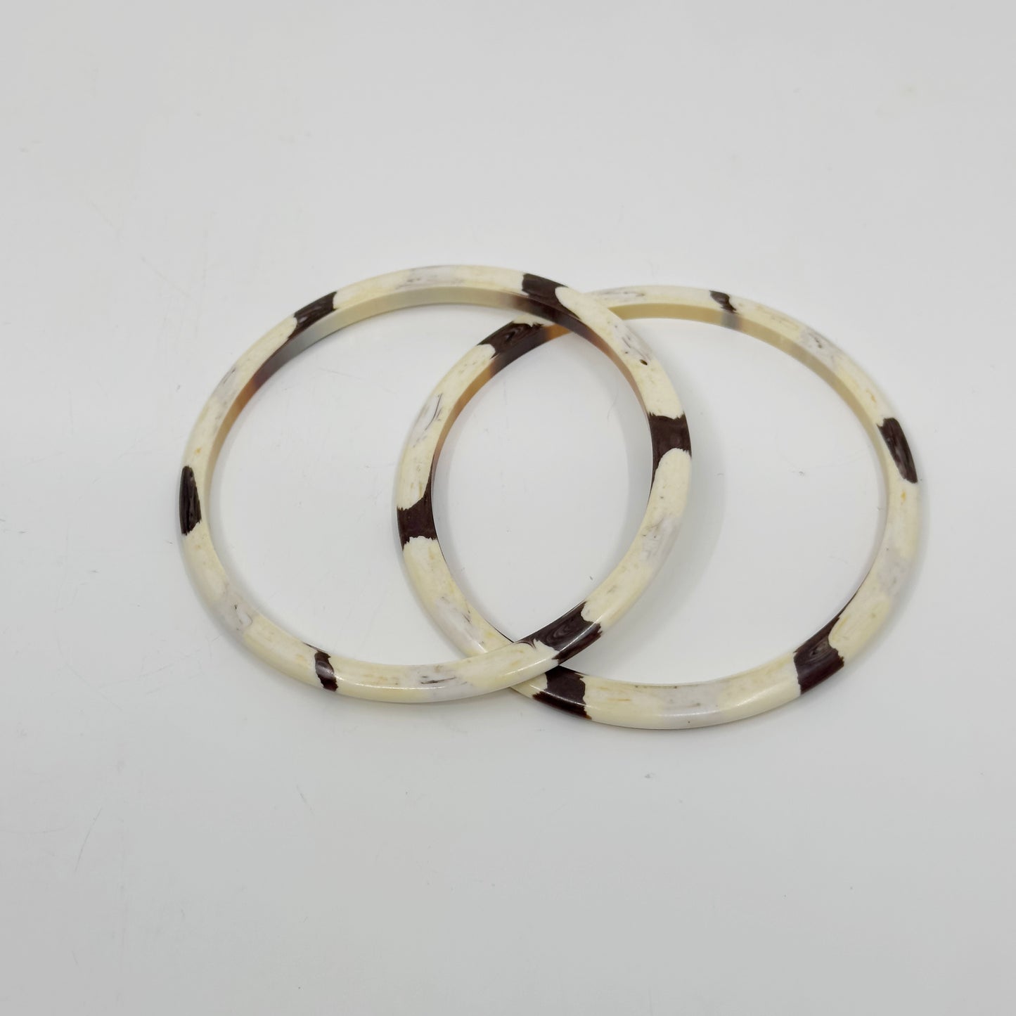 2 Vintage lucite bangle bracelet set