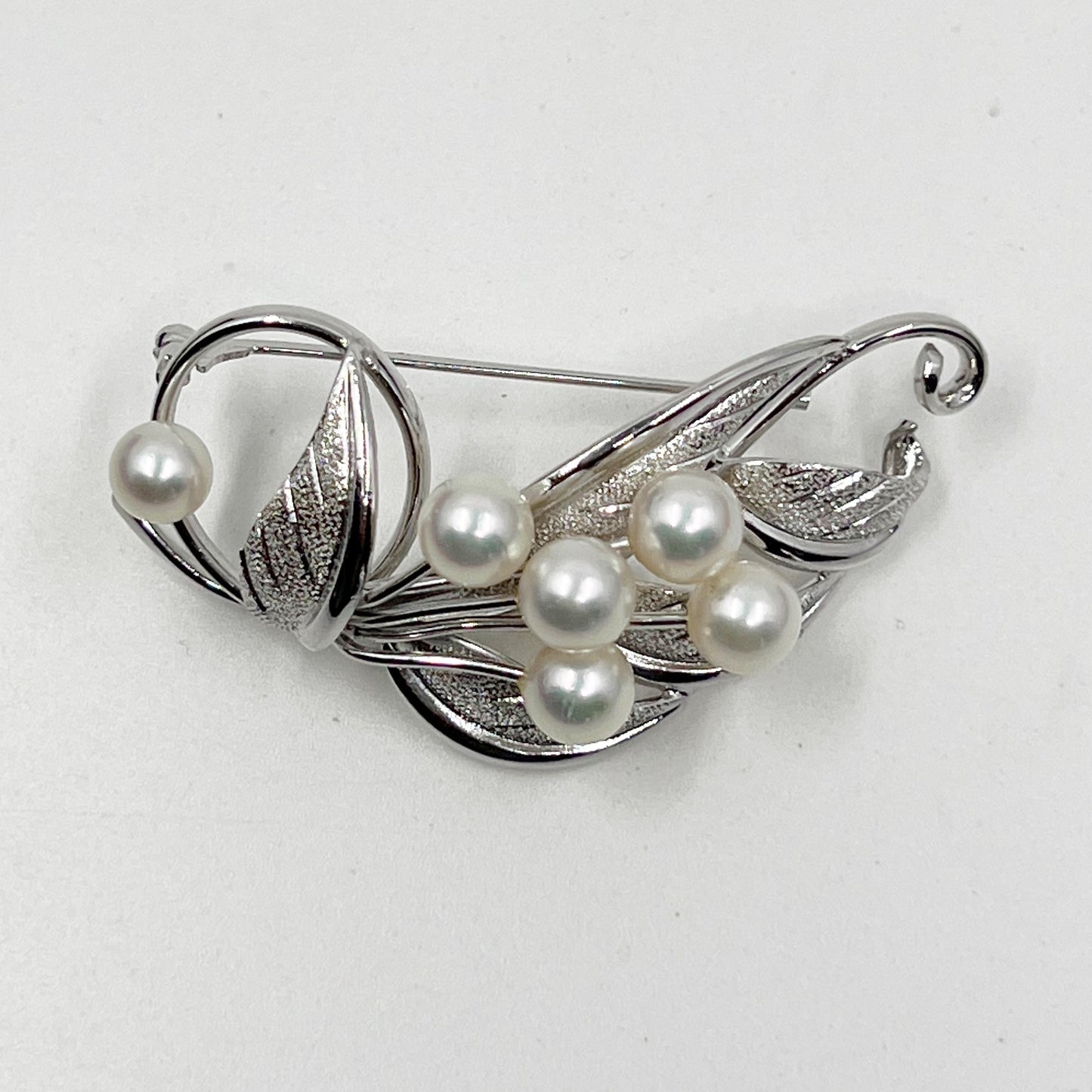 Vintage sterling silver akoya pearl brooch