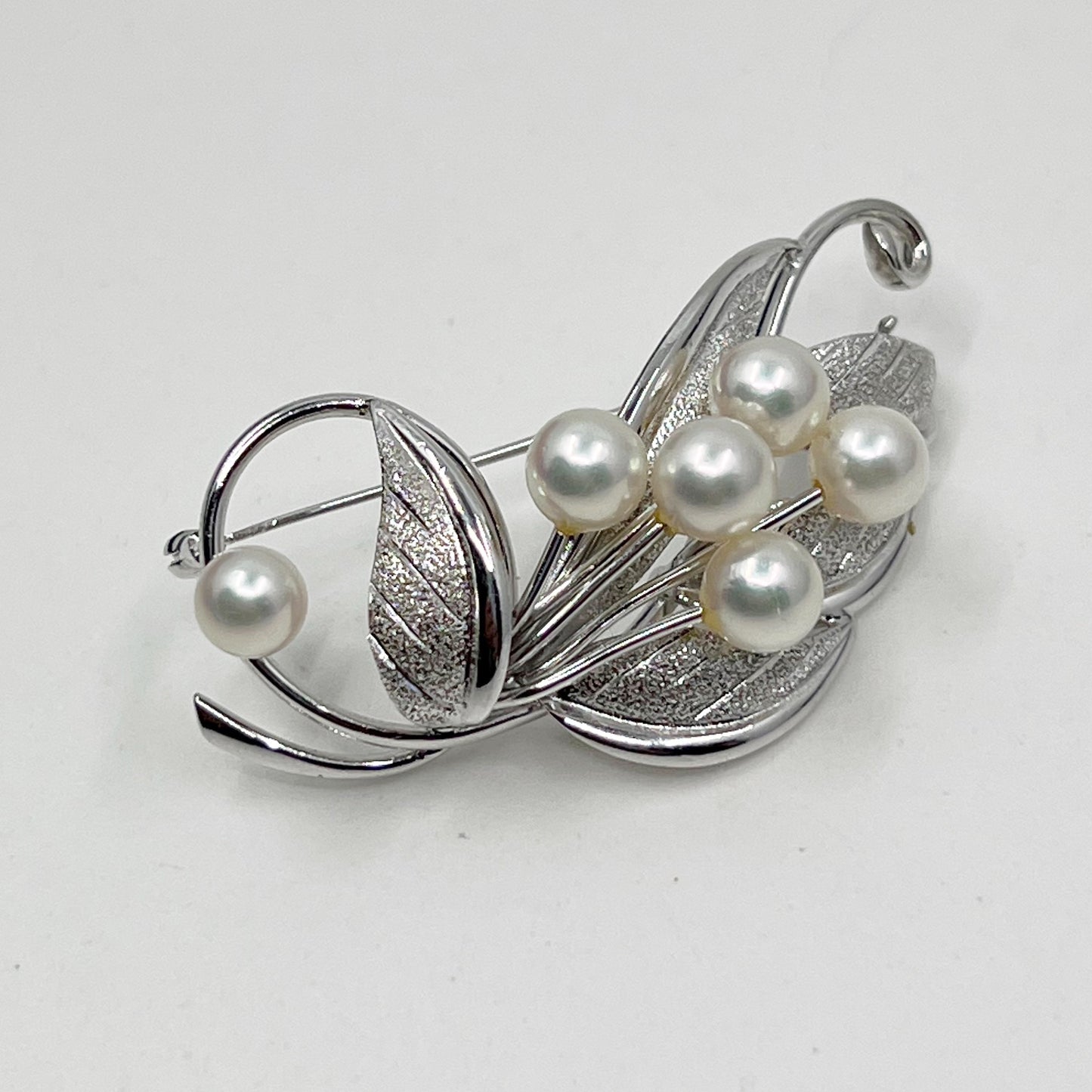 Vintage sterling silver akoya pearl brooch