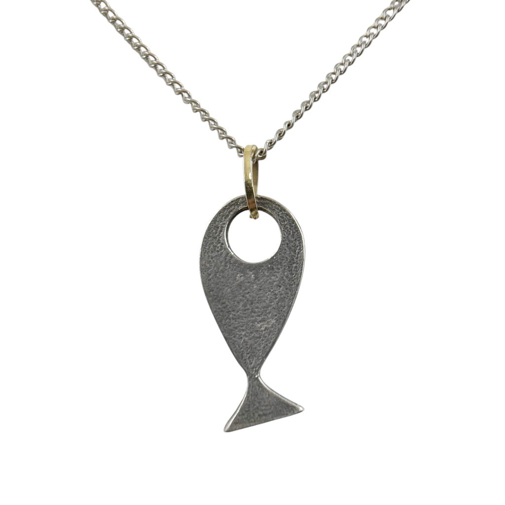 Vintage silver tone fish pendant necklace - GM303