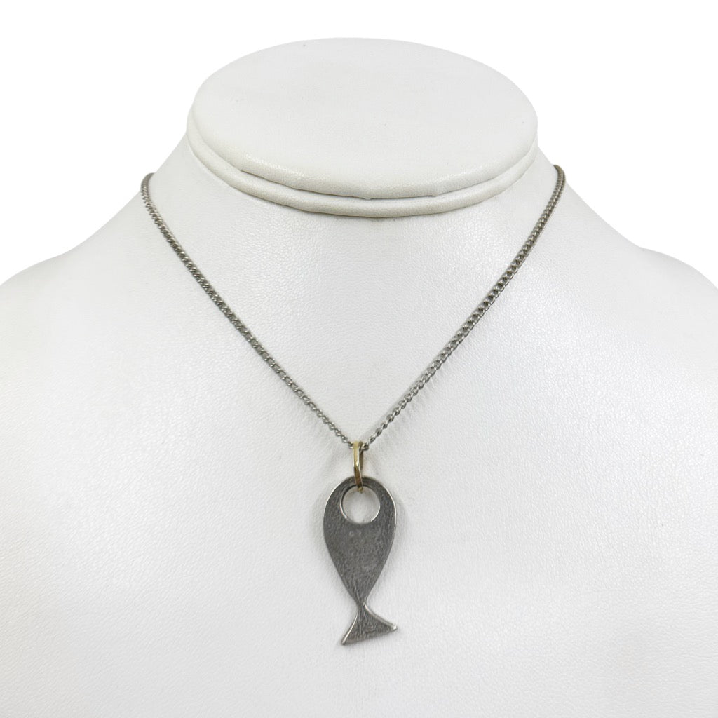 Vintage silver tone fish pendant necklace - GM303