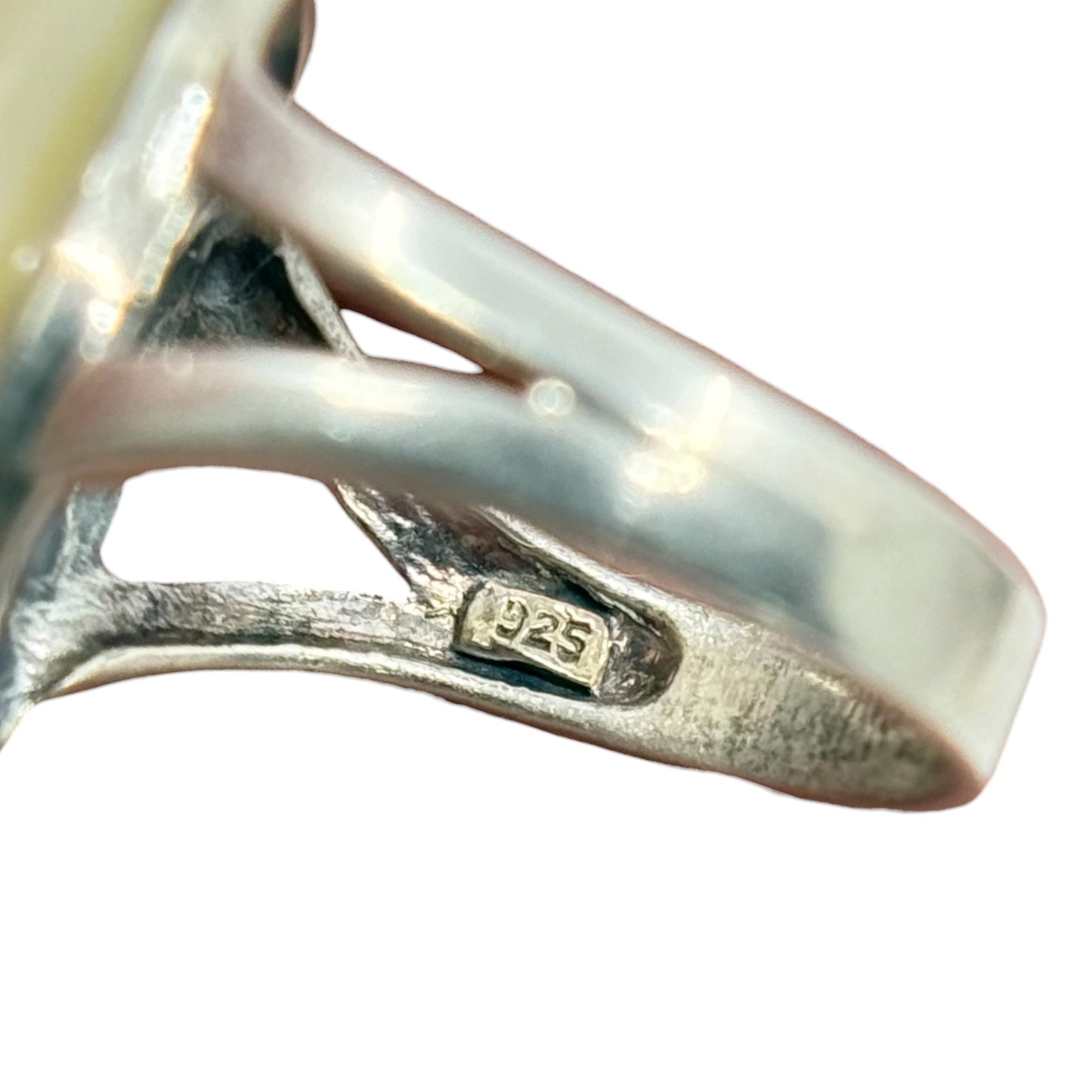 sterling silver mother of pearl & marcasite ring - GM370