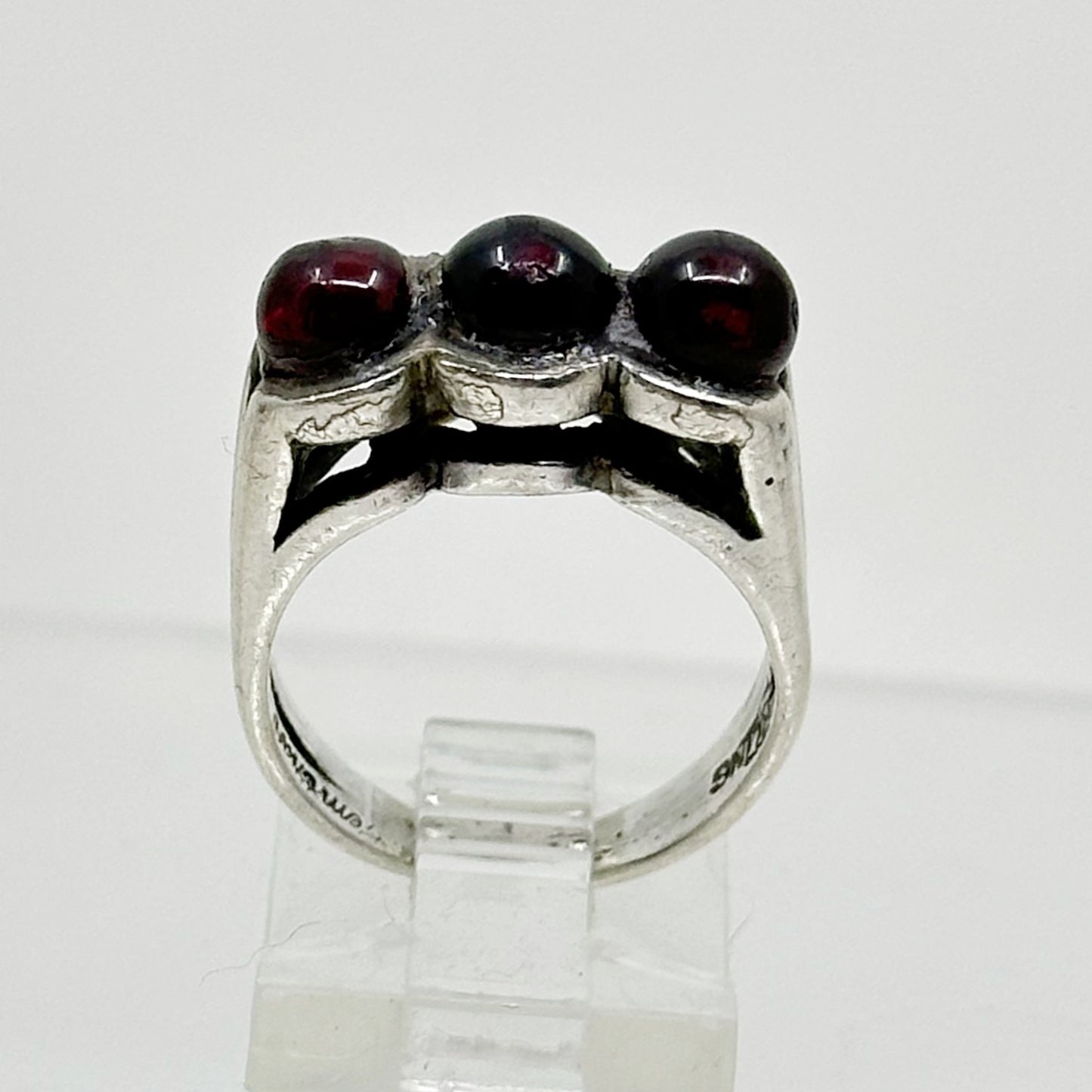 sterling silver cabochon garnet ring