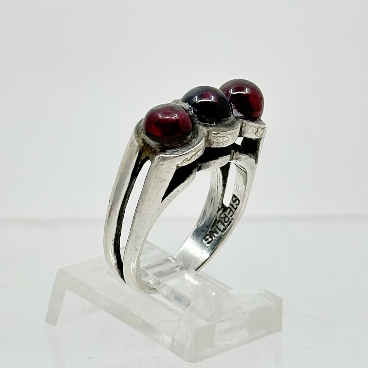 sterling silver cabochon garnet ring