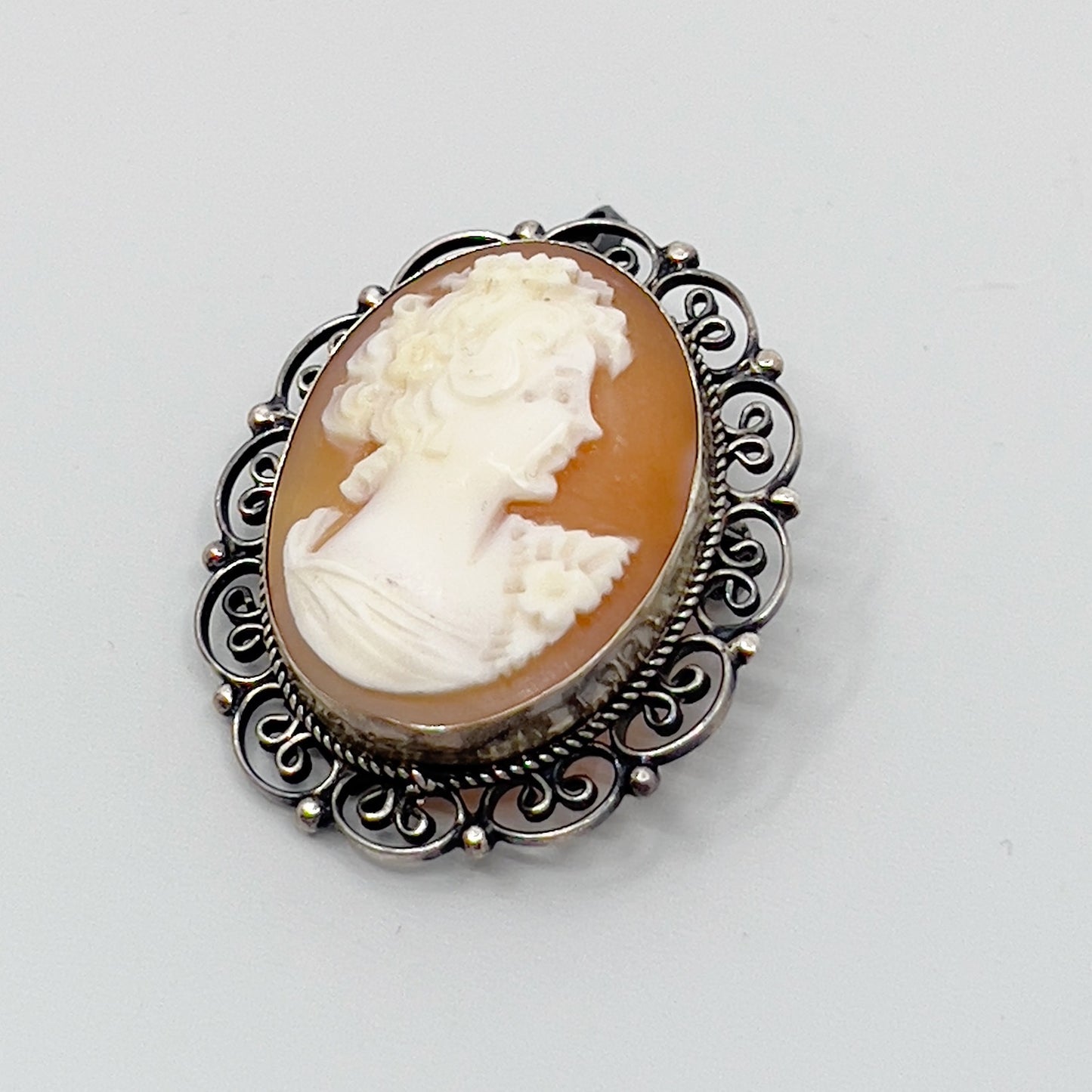 Vintage sterling silver shell cameo brooch / pendant