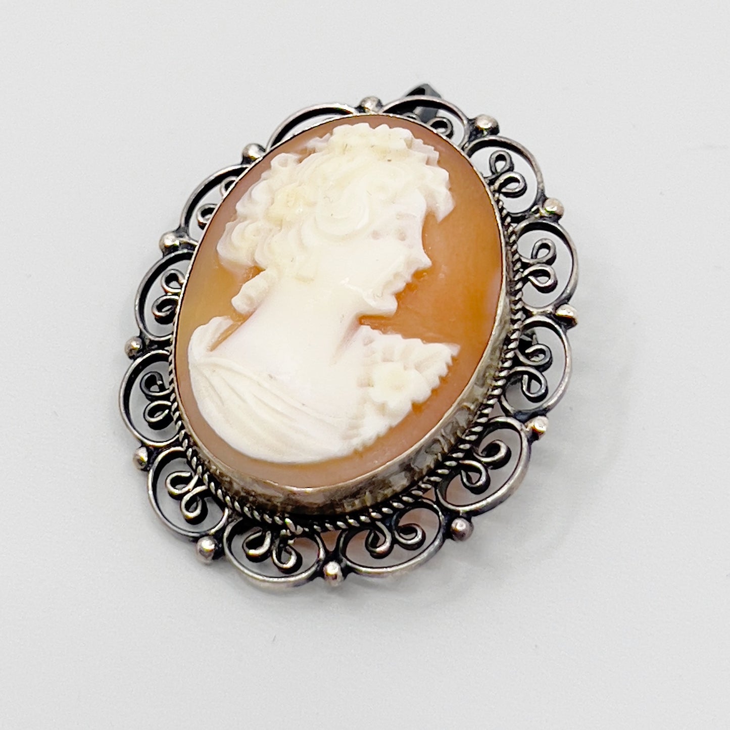 Vintage sterling silver shell cameo brooch / pendant