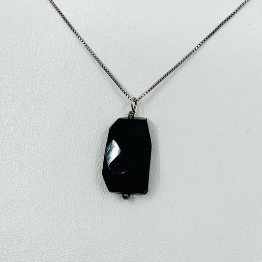 Sterling silver onyx pendant necklace