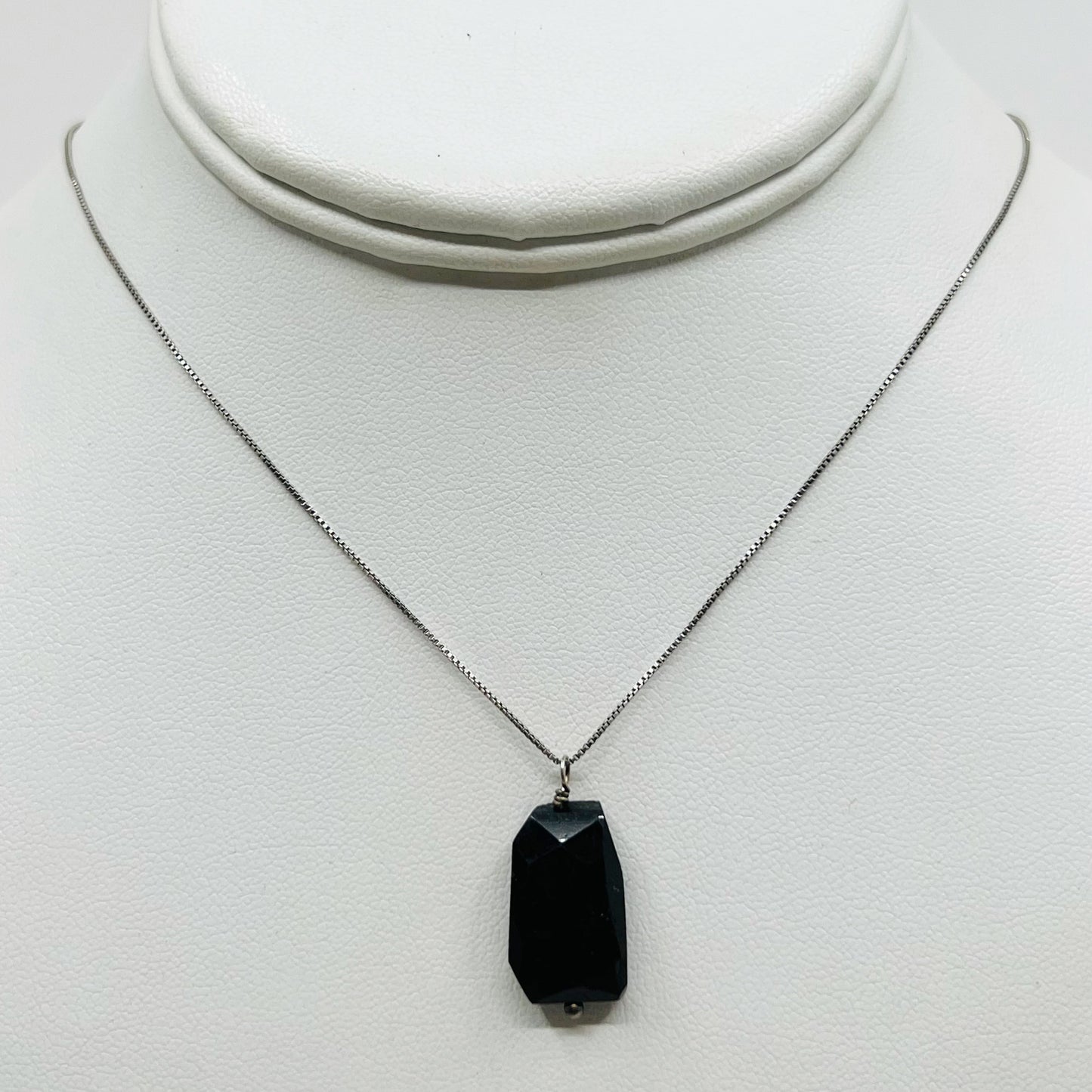 Sterling silver onyx pendant necklace