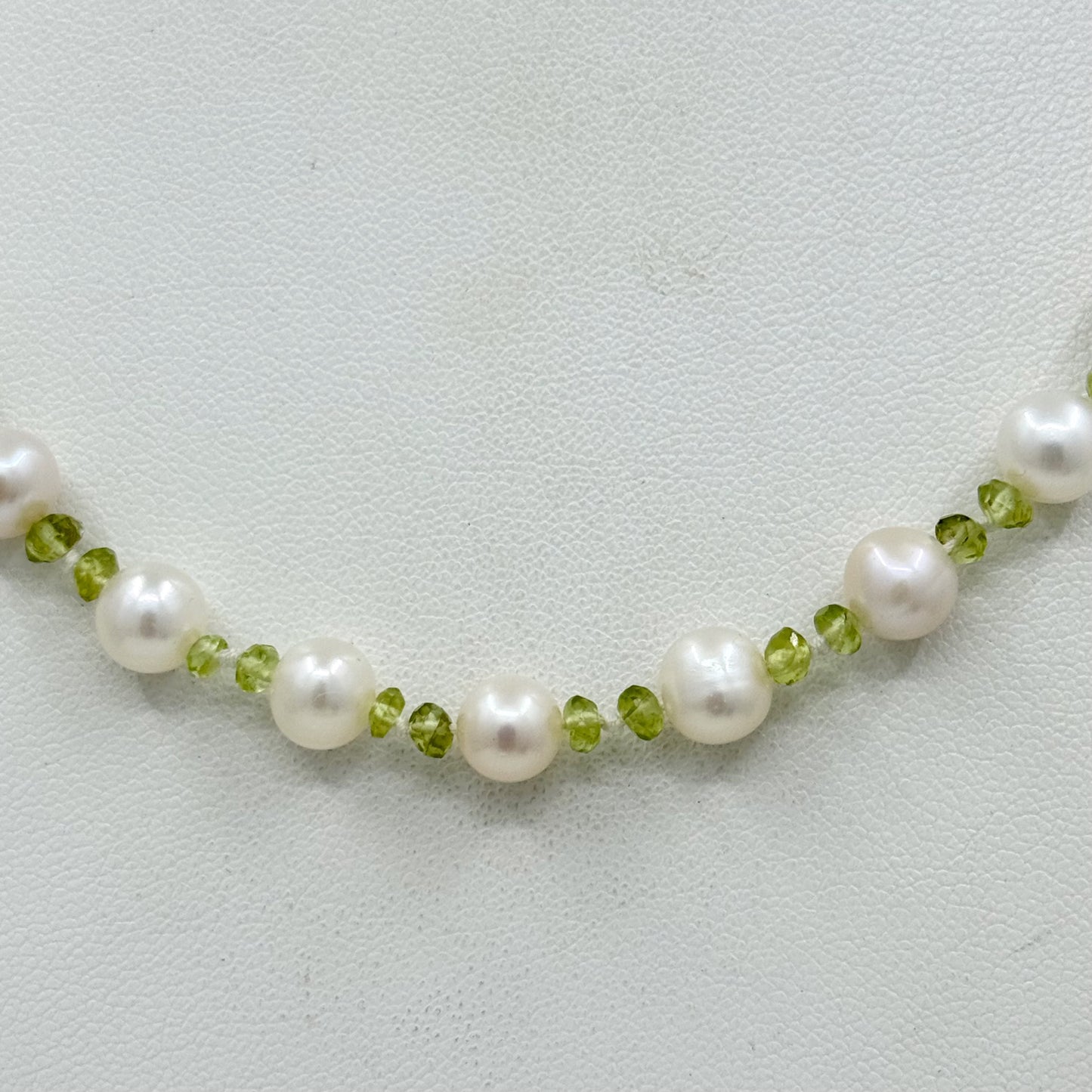 Hand Made sterling silver freshwater pearl & peridot bead necklace - GM751