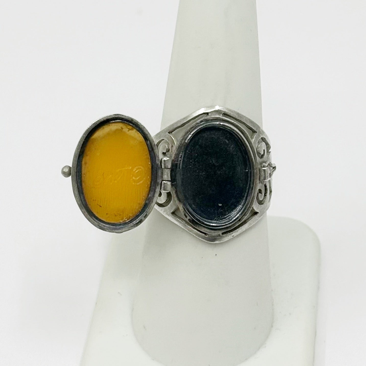 Enif Sterling silver Momento Mori shell cameo poison ring - GM76