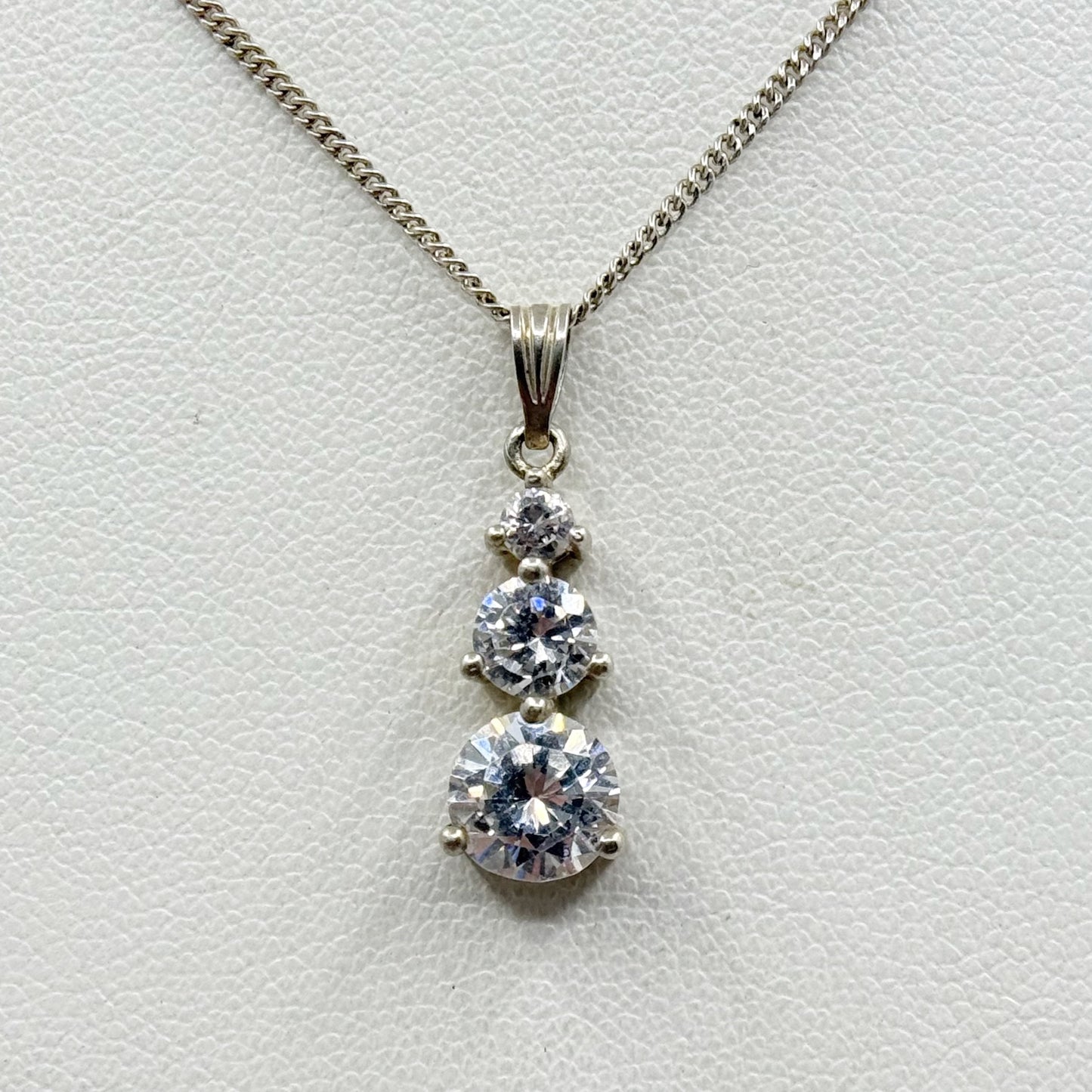 Avon sterling silver cubic zirconia pendant - GM781