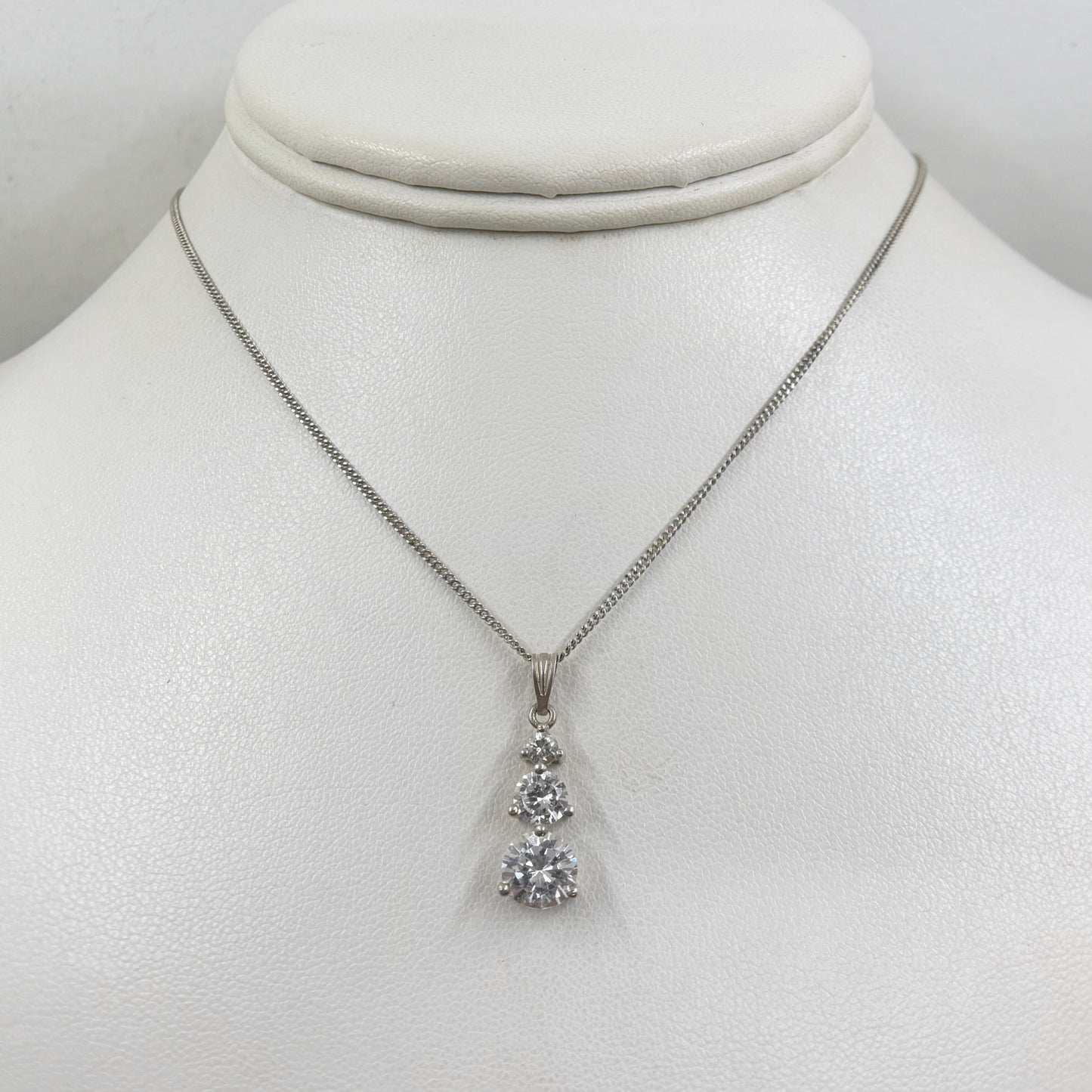 Avon sterling silver cubic zirconia pendant - GM781