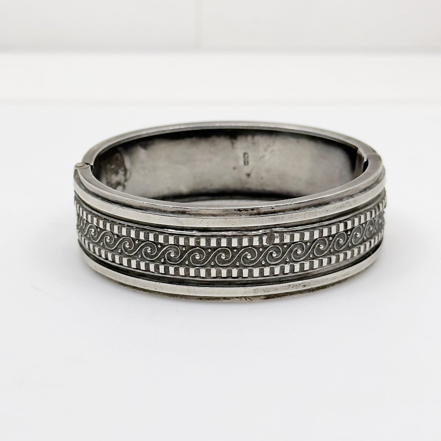 Victorian Birmingham England sterling silver hinged bangle bracelet