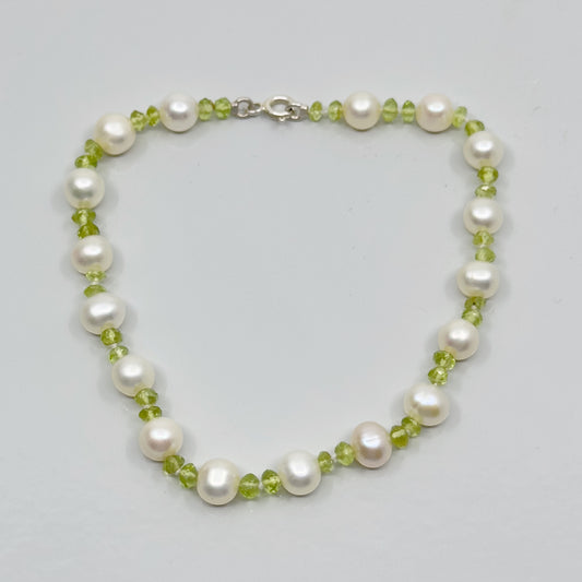 sterling silver freshwater pearl & peridot bead bracelet