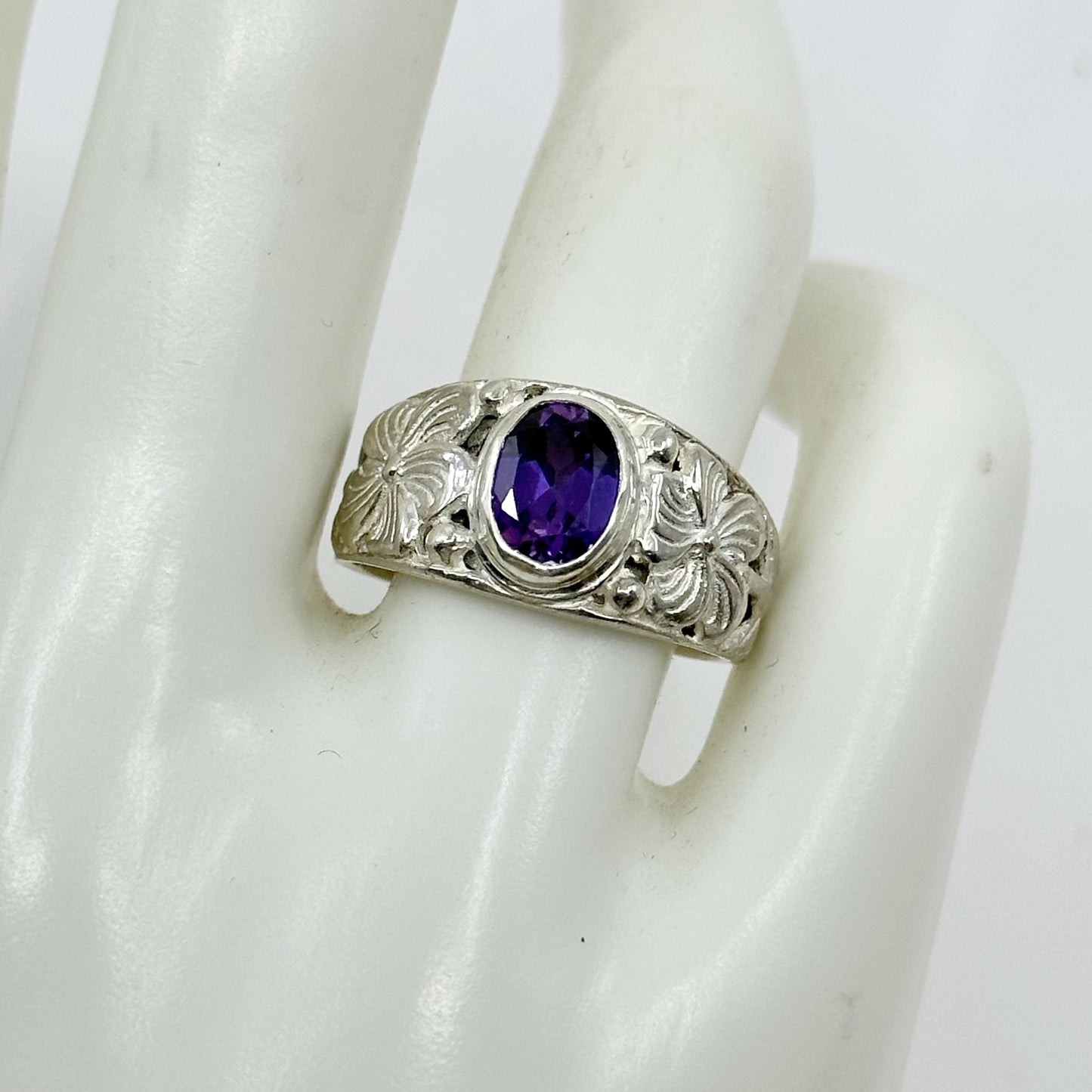 sterling silver purple cubic zirconia Ring