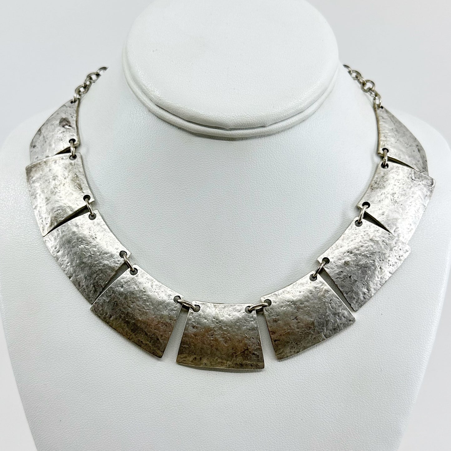 Silver tone fashion necklace