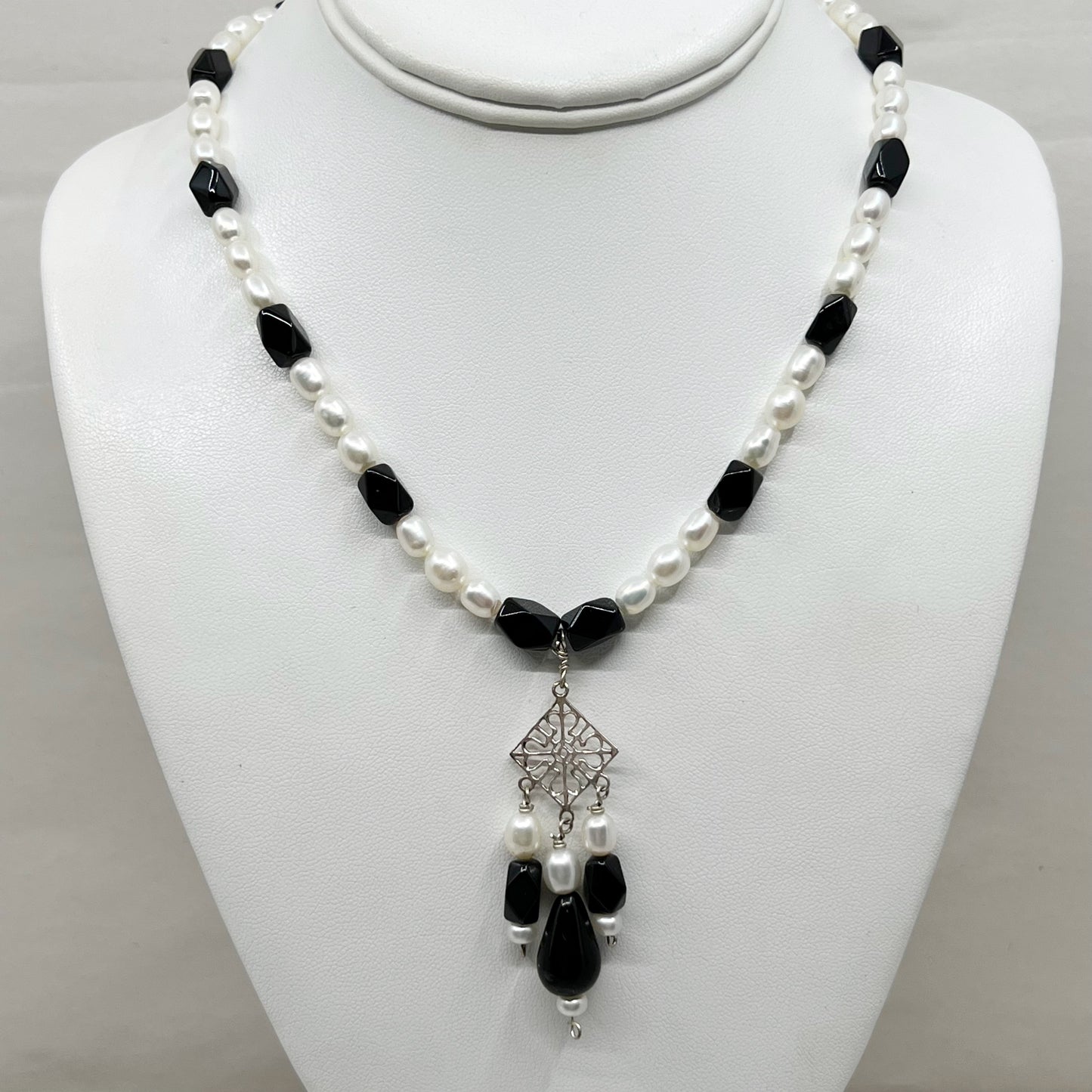 sterling silver pearl & onyx necklace