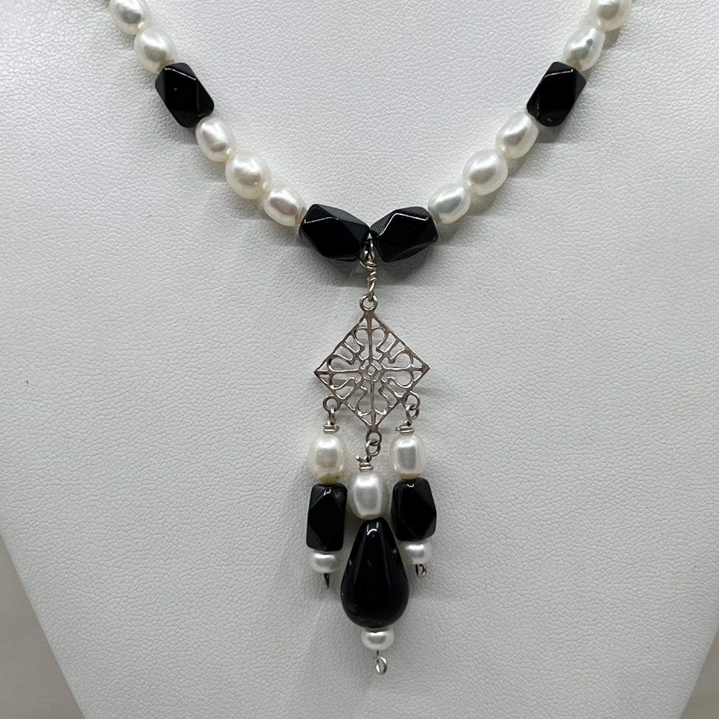 sterling silver pearl & onyx necklace