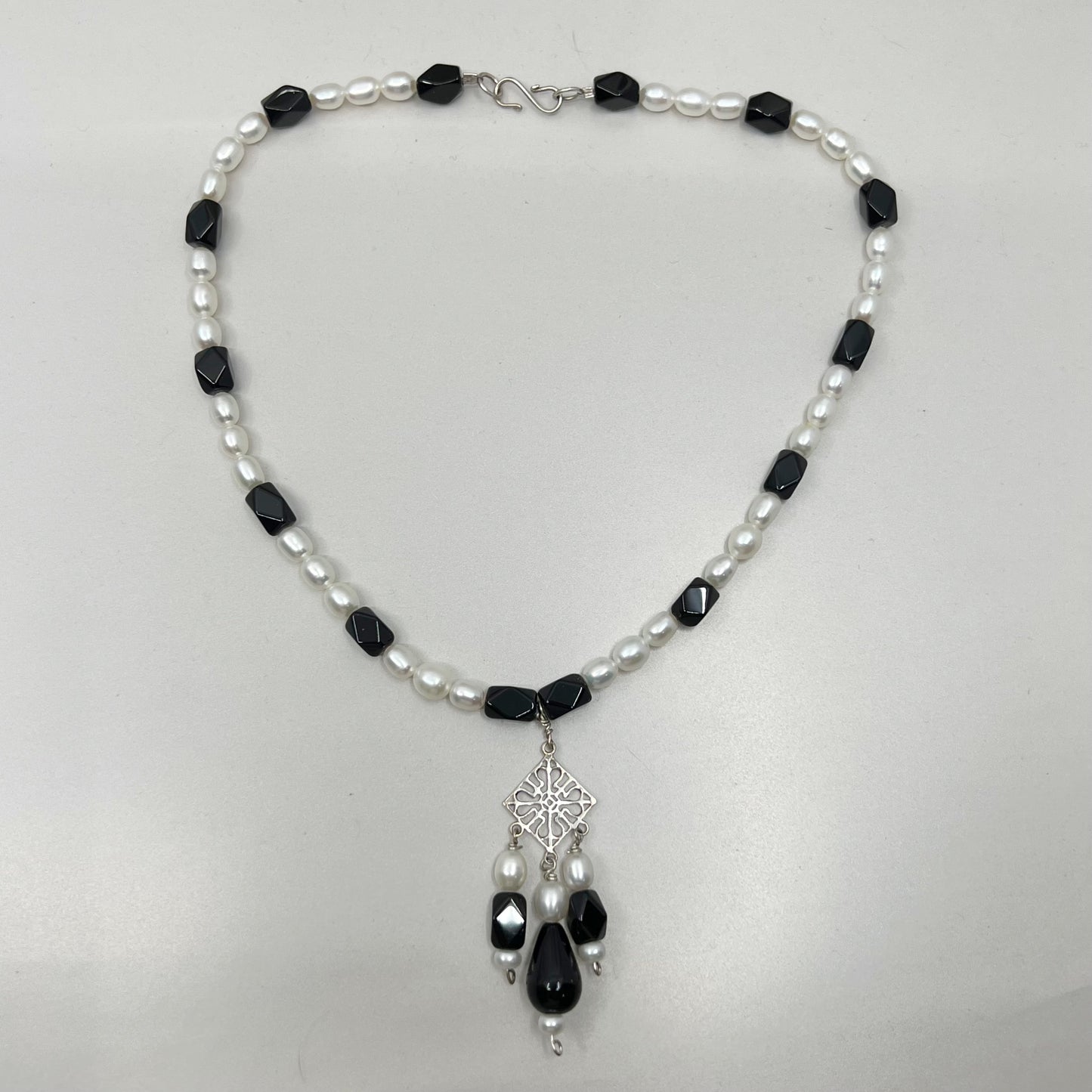 sterling silver pearl & onyx necklace